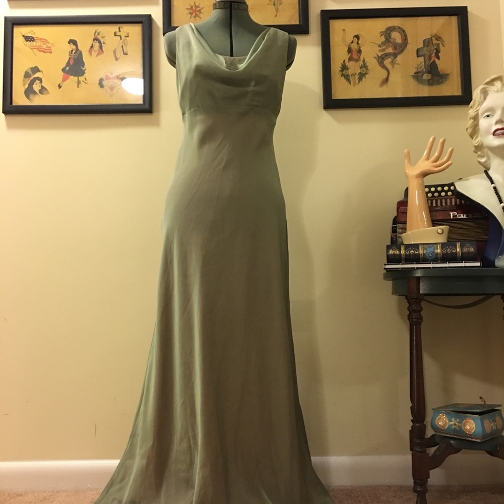 Donating soon 💚BOGO Cowl neck gown